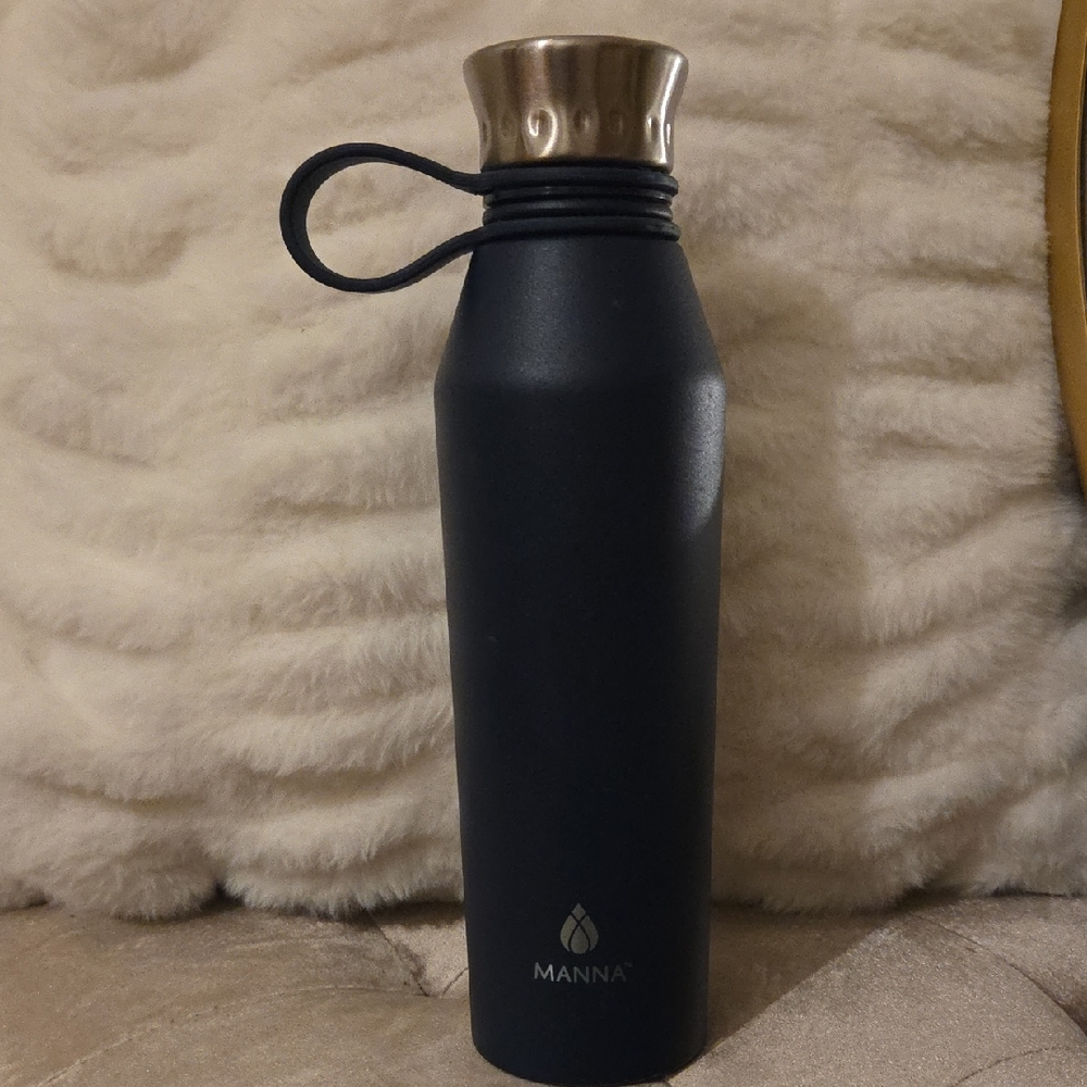 Manna 18oz Stainless Steel Haute Blue Water Bottle